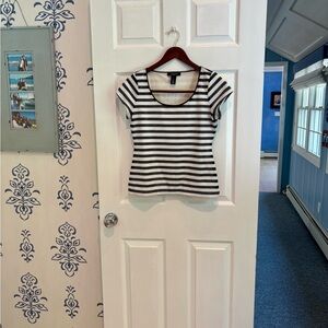 White House Black Market Fitted Black and White Short Sleeve Tee